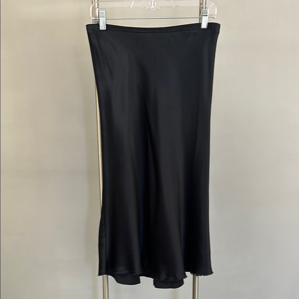 NILI LOTAN 100% Silk Black Raw Hem Pull On Skirt. Size 2. Midi Length.